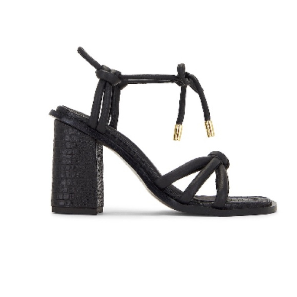 Estonia sandals in black